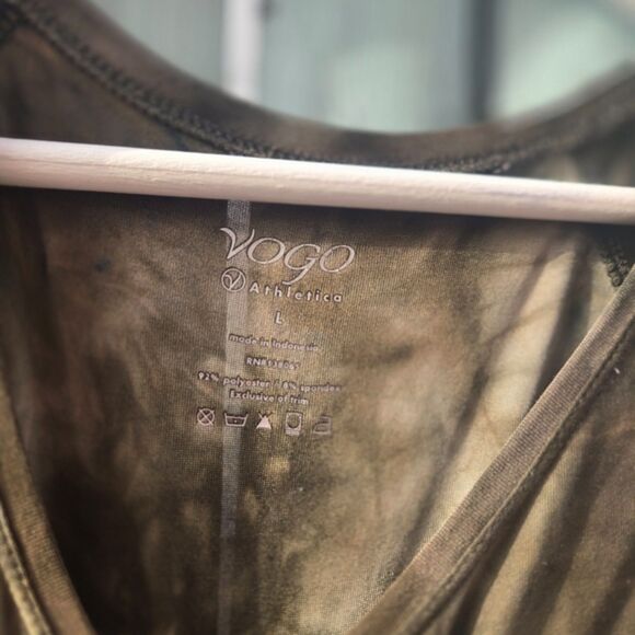 Vogo Athletica Tie-Dye Performance Tee | Large - Picture 3 of 3